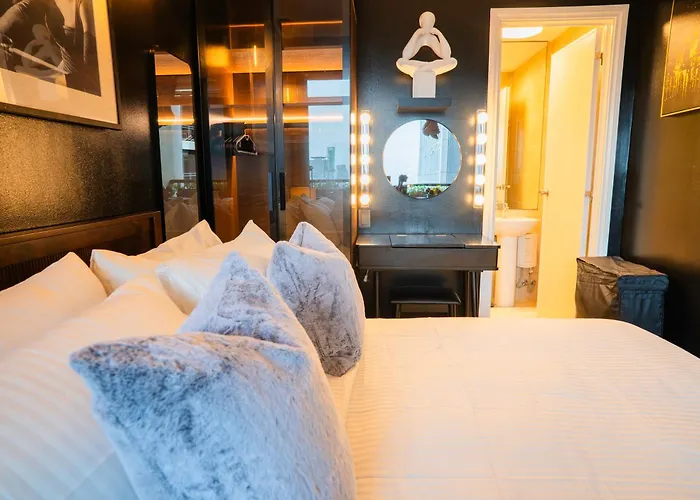 Modern Cozy Makati Designed By Cedric Amani *