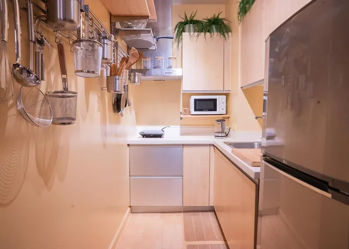Modern Cozy Makati Designed By Cedric Amani Apartment *