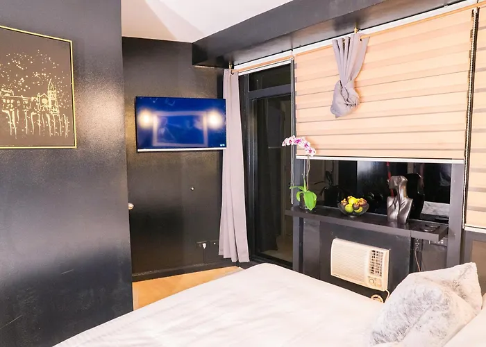 Modern Cozy Makati Designed By Cedric Amani *